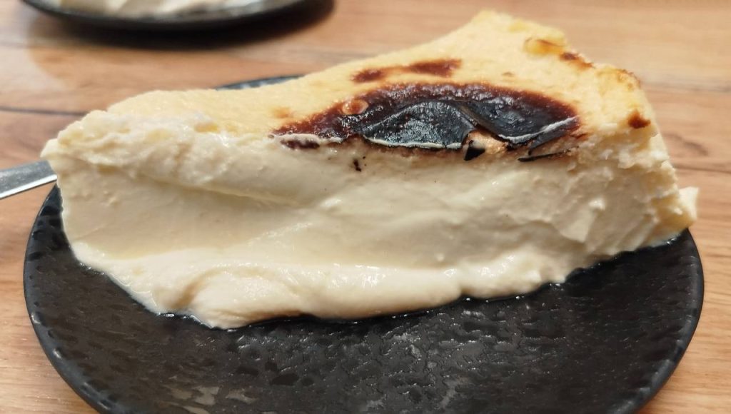 Tarta de queso basque : comment ce gâteau au fromage a conquis le monde entier